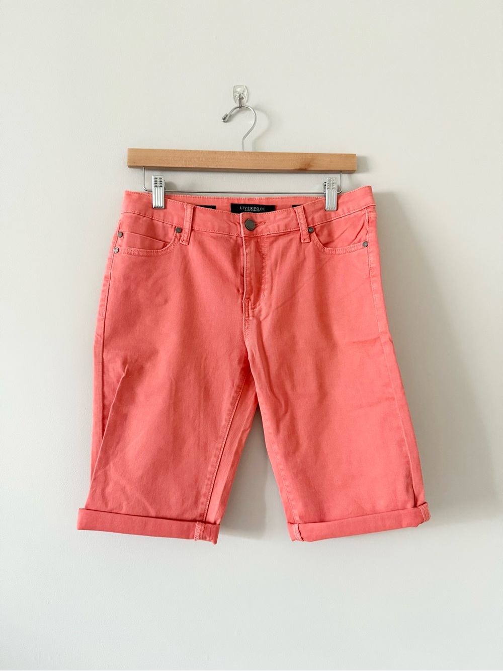 Liverpool Maggie Bermuda Shorts in Coral Stretch Denim Size 6
